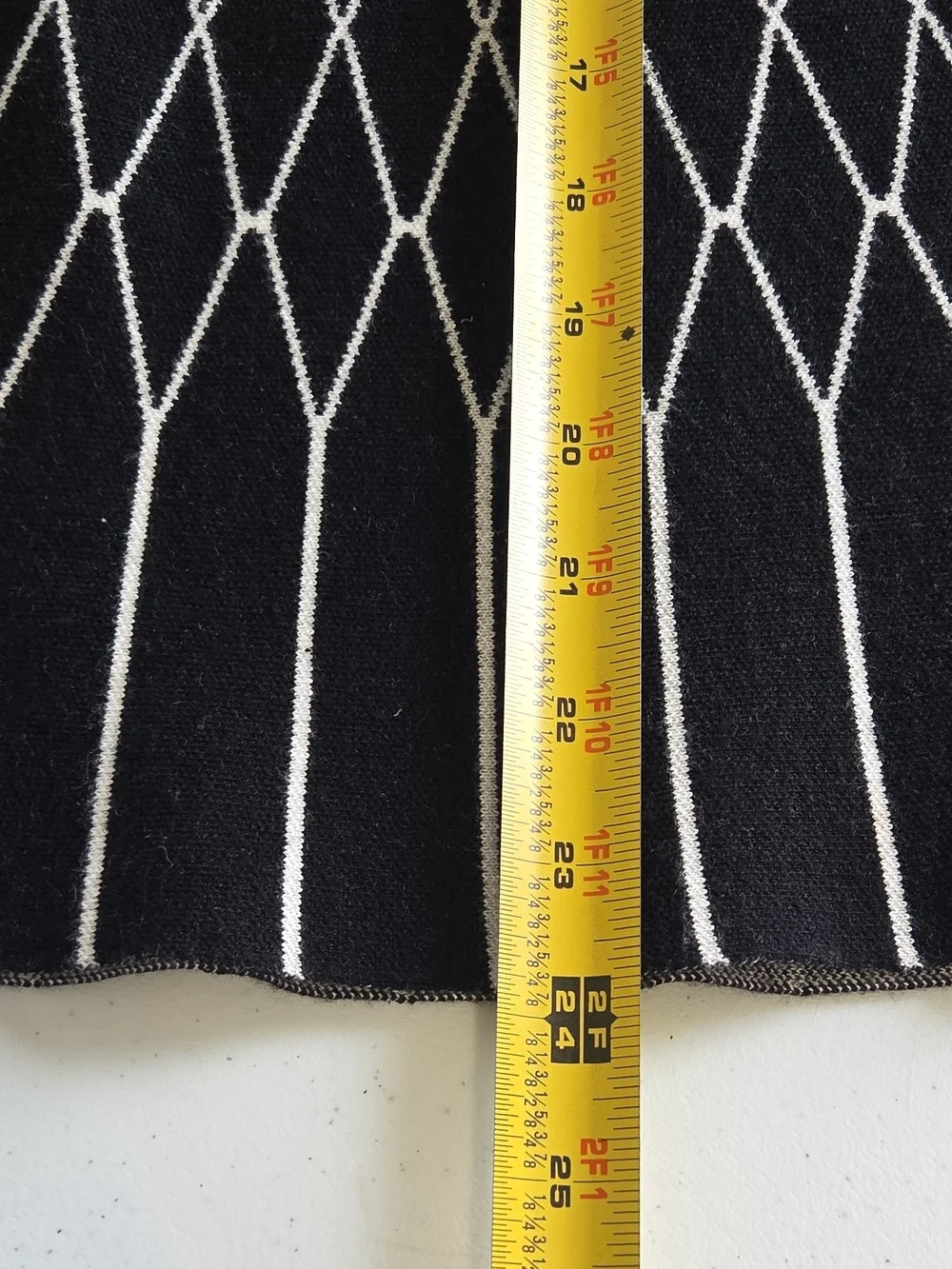Black and White Geometric Stretchy Knit A-Line Pull-on Flared Skirt Size S